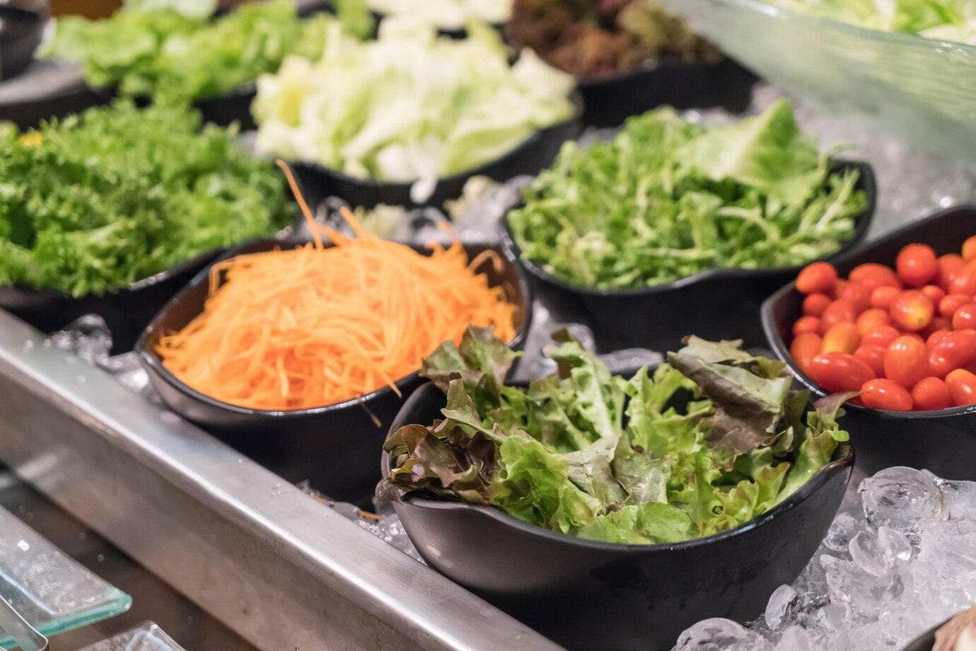The Green Oasis: Hotel Revolution through Intelligent Aquaponic Gardens